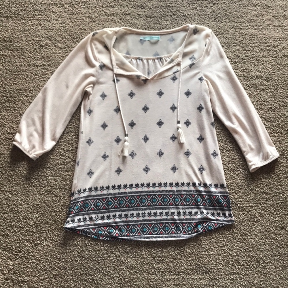 Pattered 3/4 sleeved cream blouse